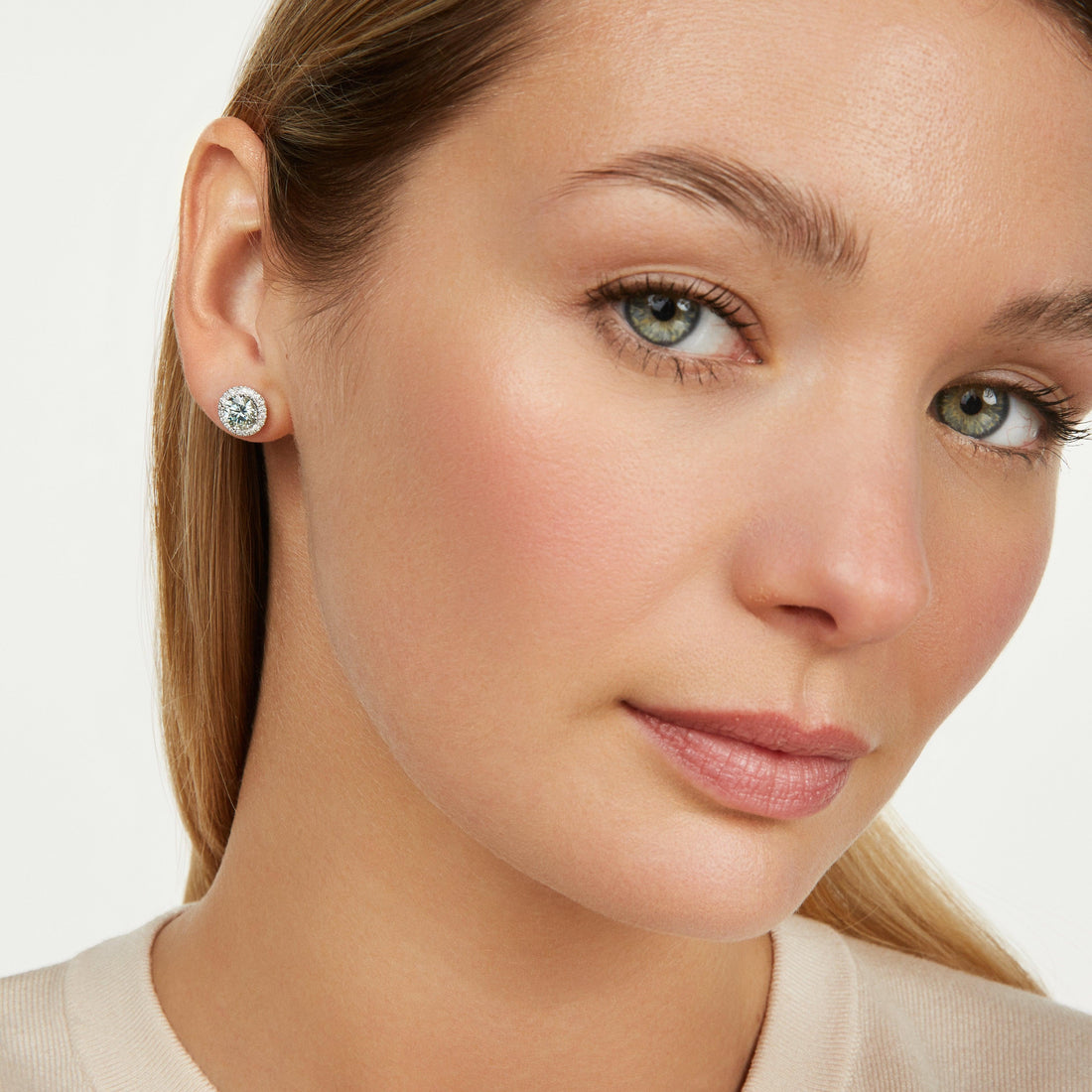 Boucles d'oreilles en or 14 carats avec diamants de laboratoire de 2 carats et halo | Bleu