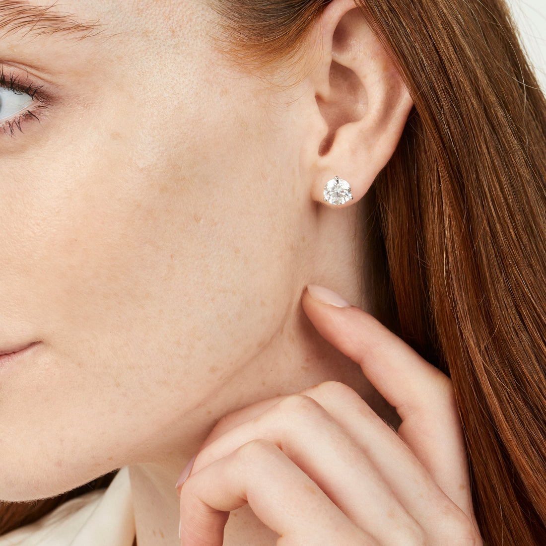 Clous d'oreilles solitaires en diamants de laboratoire de 2 ct, taille brillant rond | Blanc