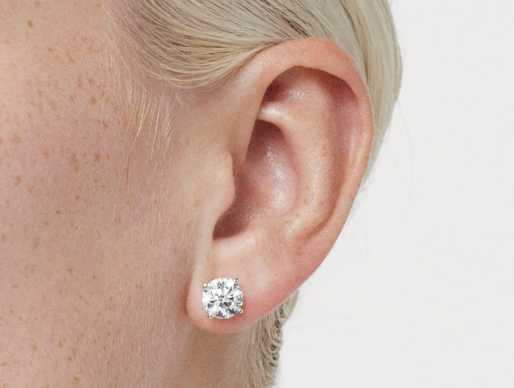 Clous d'oreilles solitaires en diamants de laboratoire de 4 carats, taille brillant, de qualité supérieure | Blanc