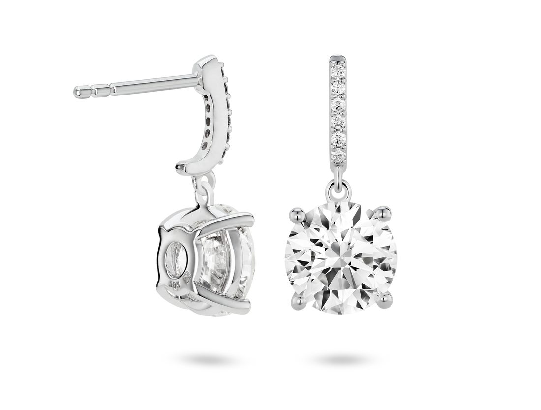 Boucles d'oreilles pendantes solitaires en diamant de laboratoire de 4 carats, taille brillant | Blanc