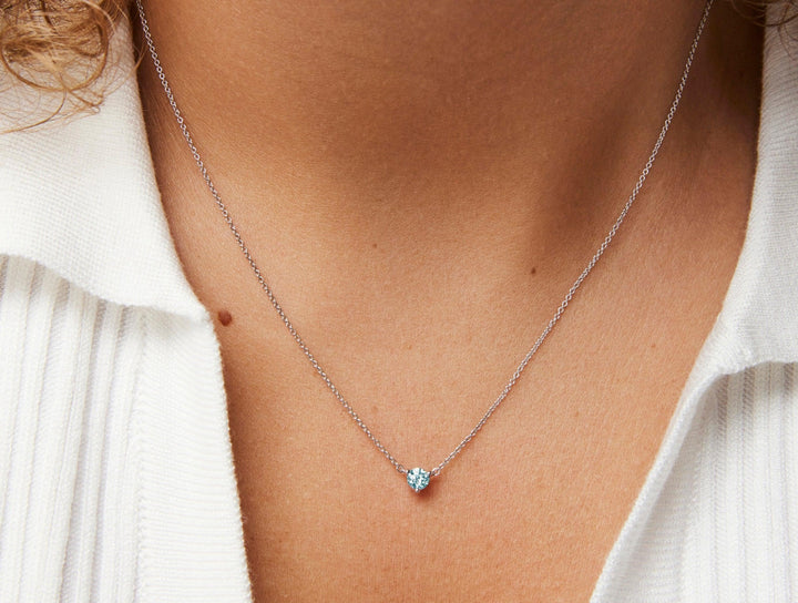 Pendentif en or 10 carats avec diamant de laboratoire ¼ ct. Mini solitaire rond brillant | Bleu